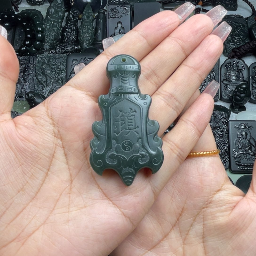 颈饰未镶嵌和田玉