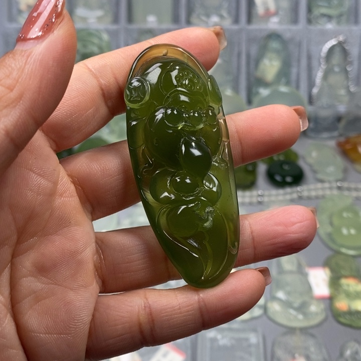 蛇纹石玉颈饰未镶嵌