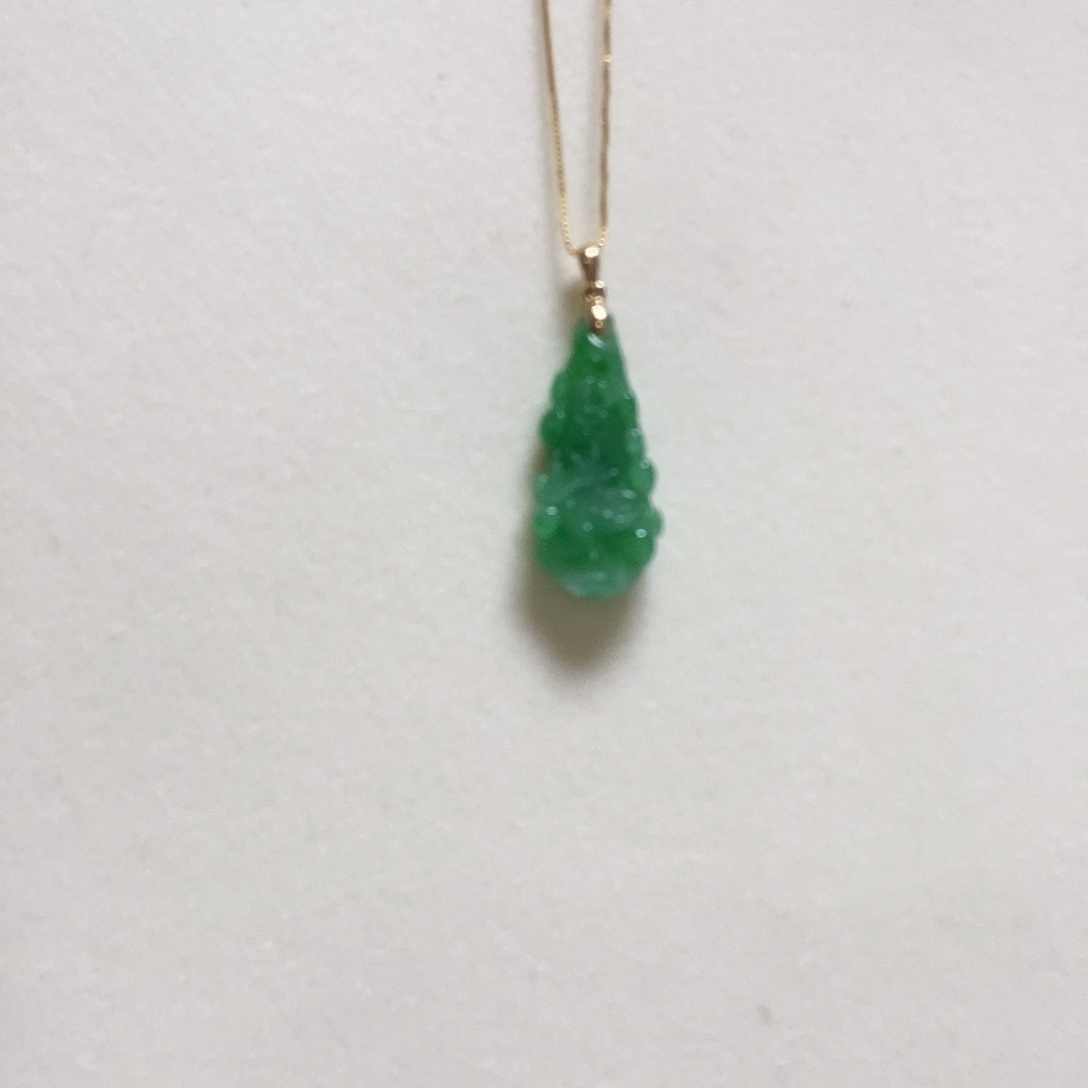 翡翠颈饰18K金镶嵌简单