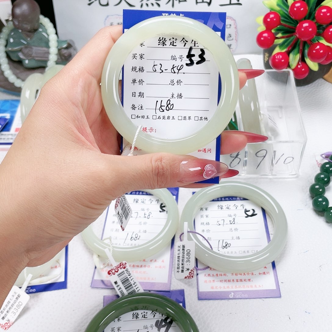 和田玉手镯未镶嵌