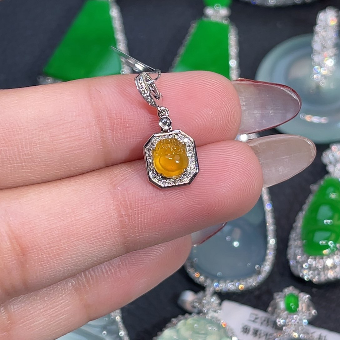 翡翠18K金镶嵌颈饰金蟾