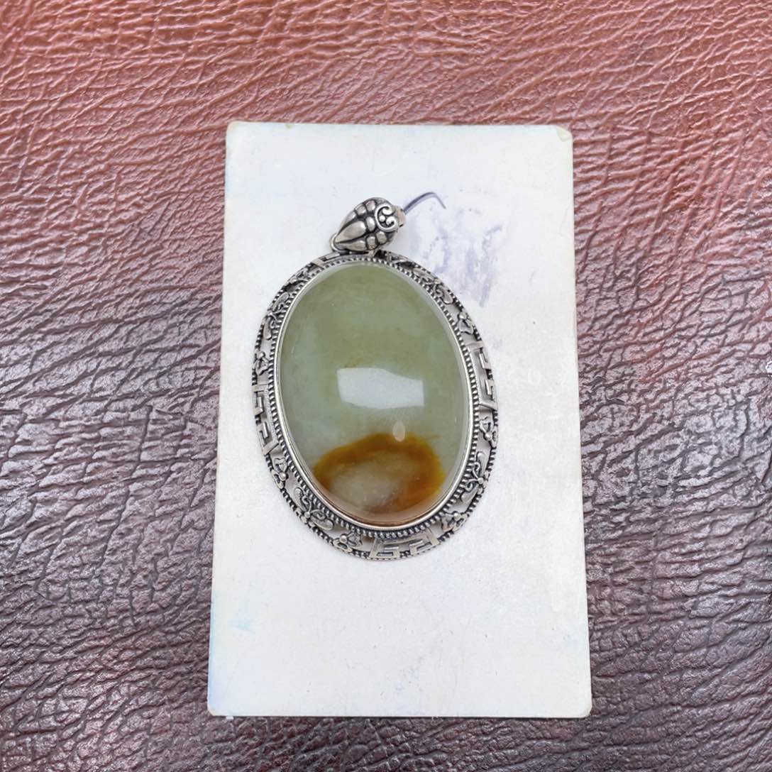 蛇纹石玉吊坠未镶嵌吴*果