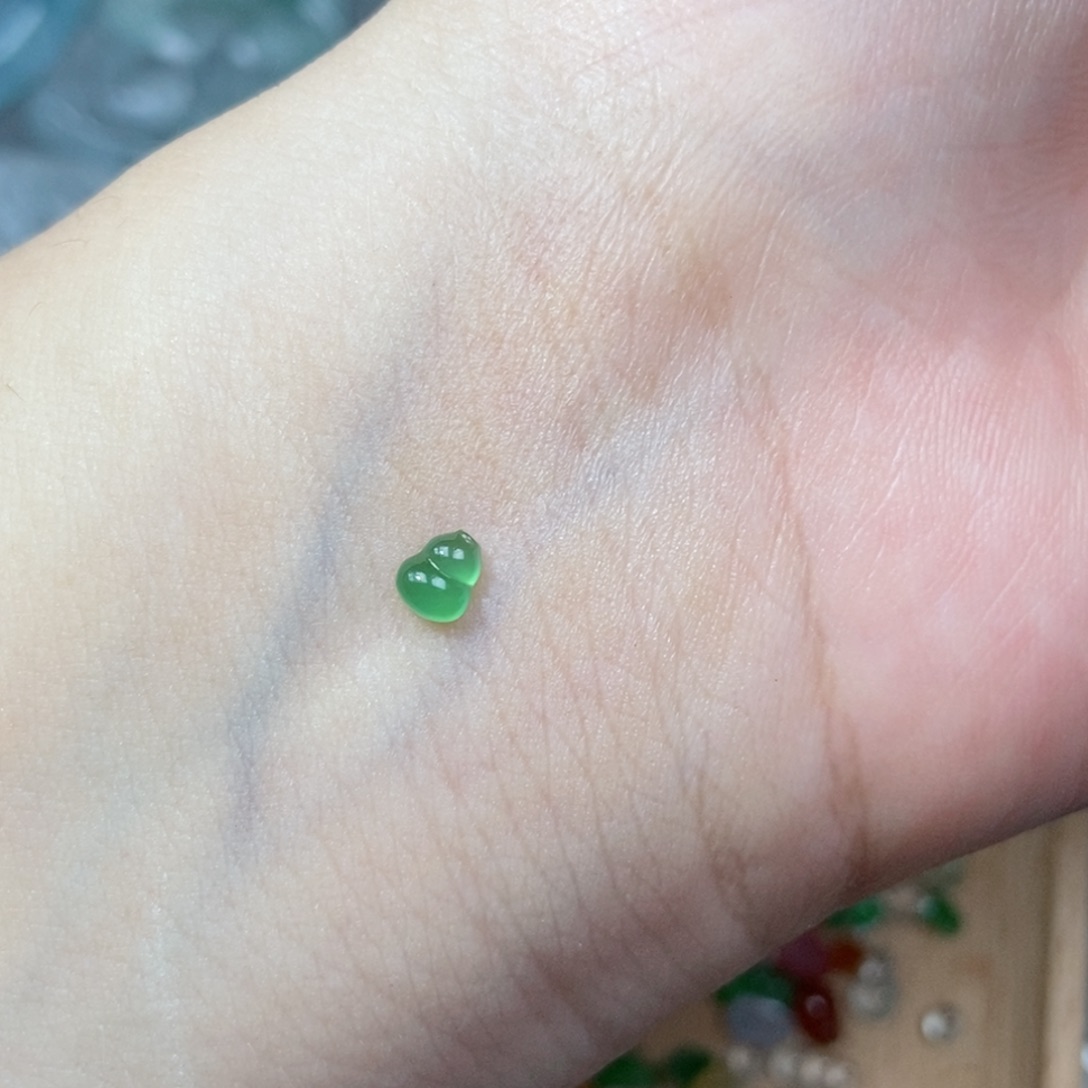 翡翠挂件未镶嵌翡翠