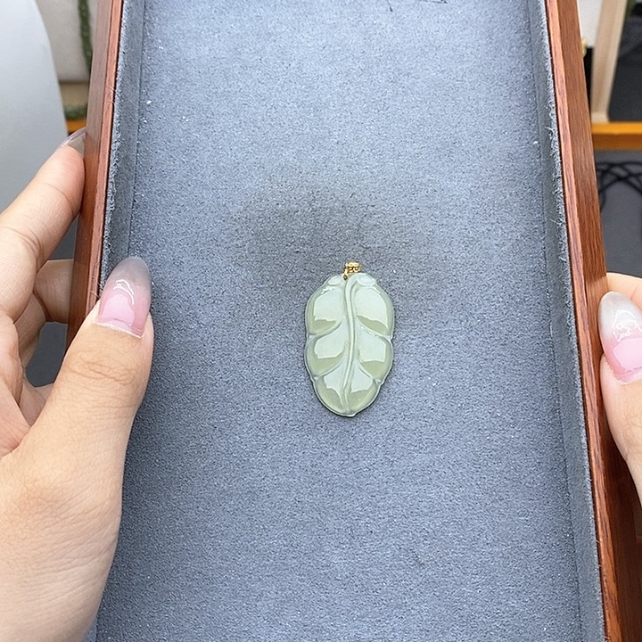和田玉吊坠(不含链)18K金镶嵌