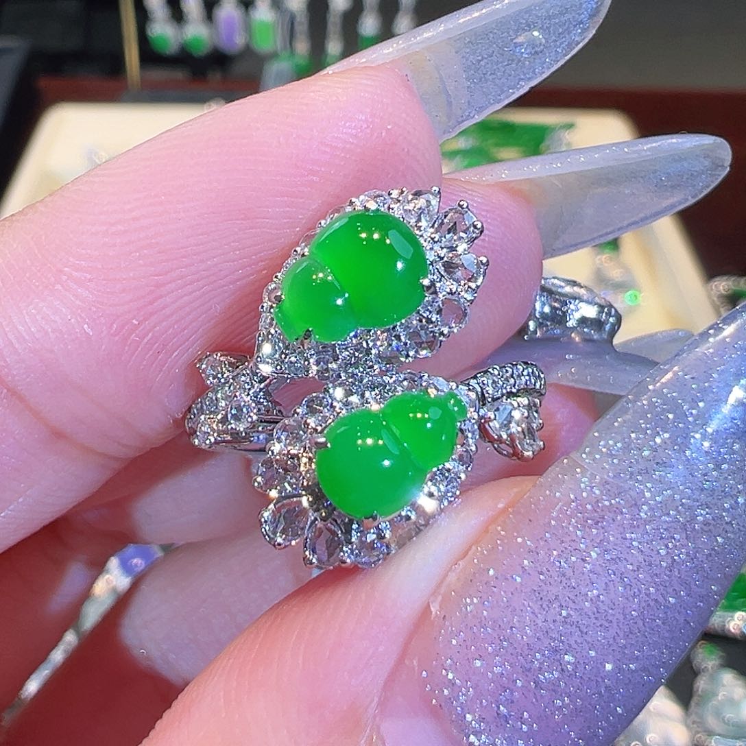 翡翠戒指18K金镶嵌翡翠