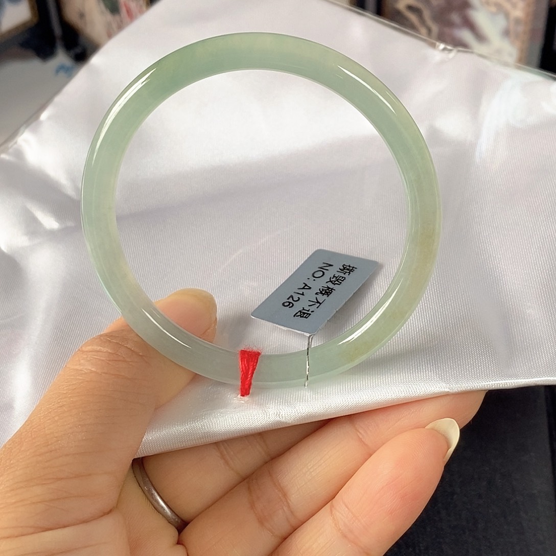 翡翠未镶嵌手镯（圆镯）51