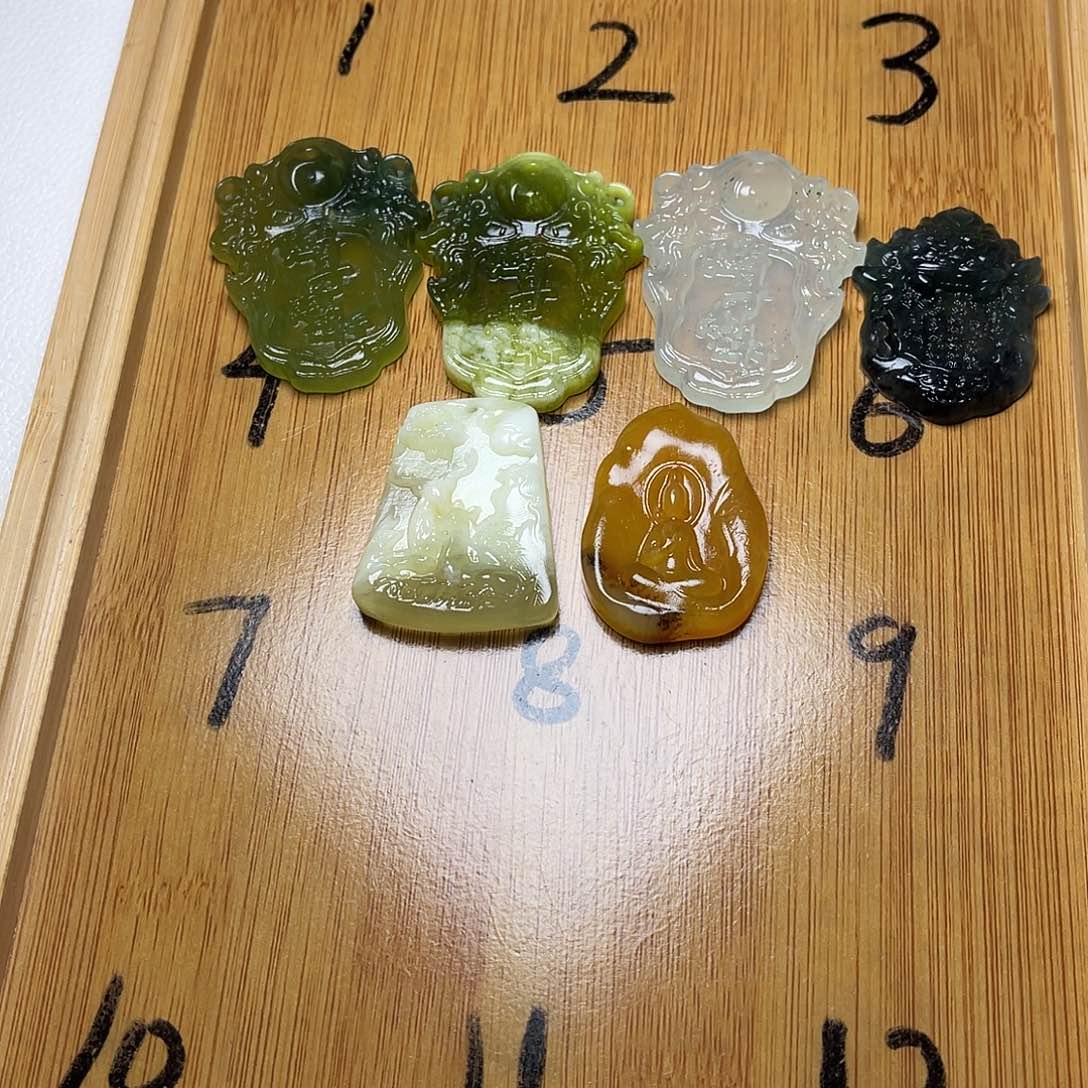 秋***疯蛇纹石玉未镶嵌颈饰