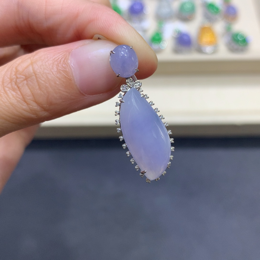 翡翠18K金镶嵌颈饰翡翠