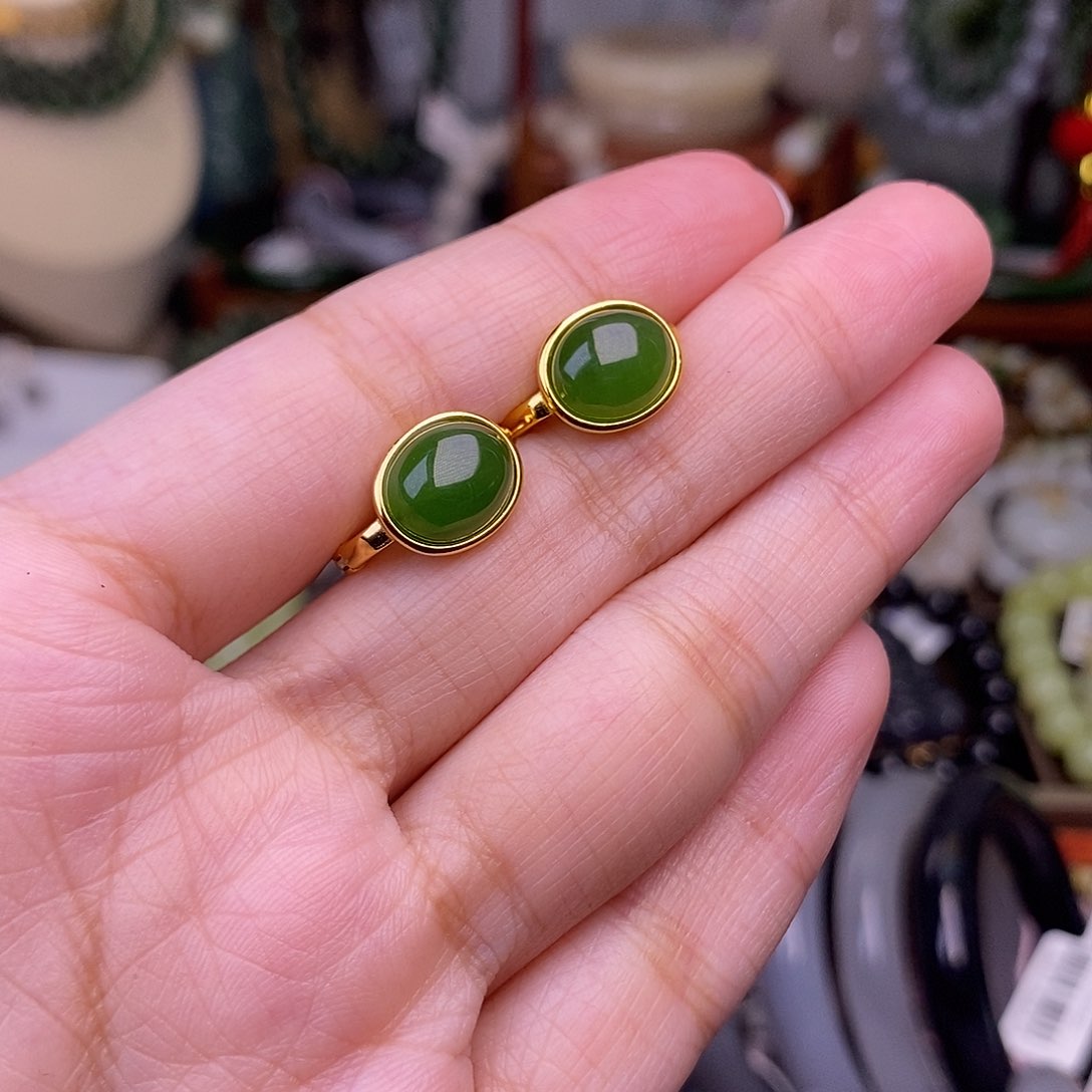 和田玉早间福利碧玉辣绿耳扣未镶嵌