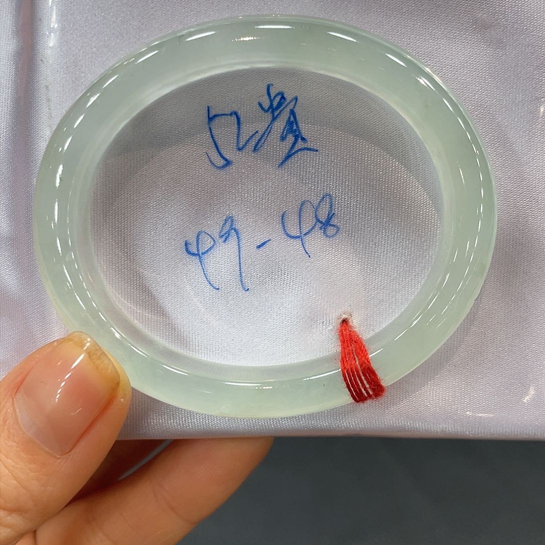 翡翠手镯未镶嵌翡翠手镯