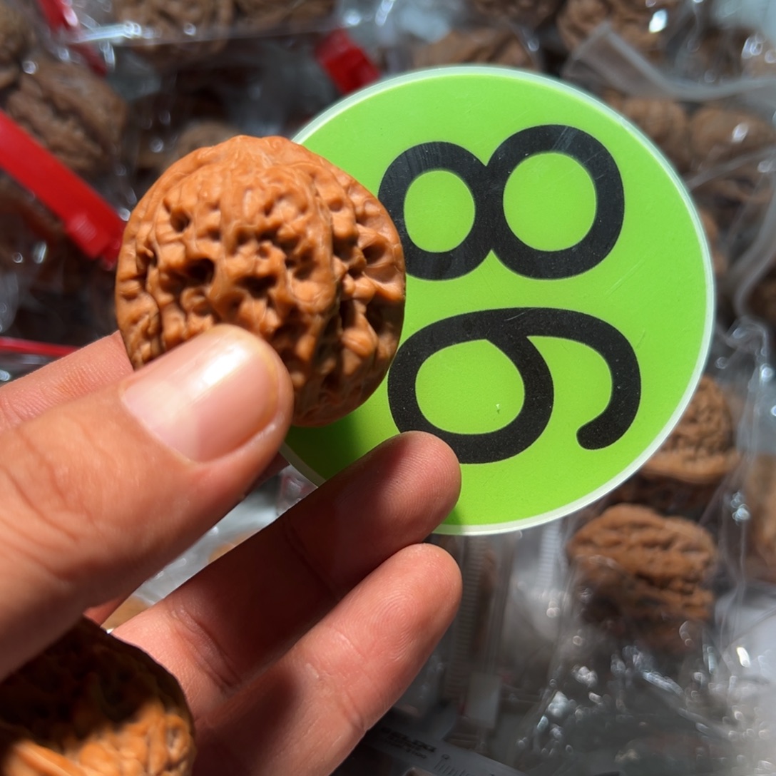 嘎***奥文玩核桃，绿色98号