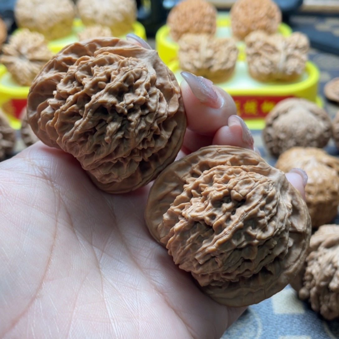 T***下文玩核桃把件45盘龙纹核桃