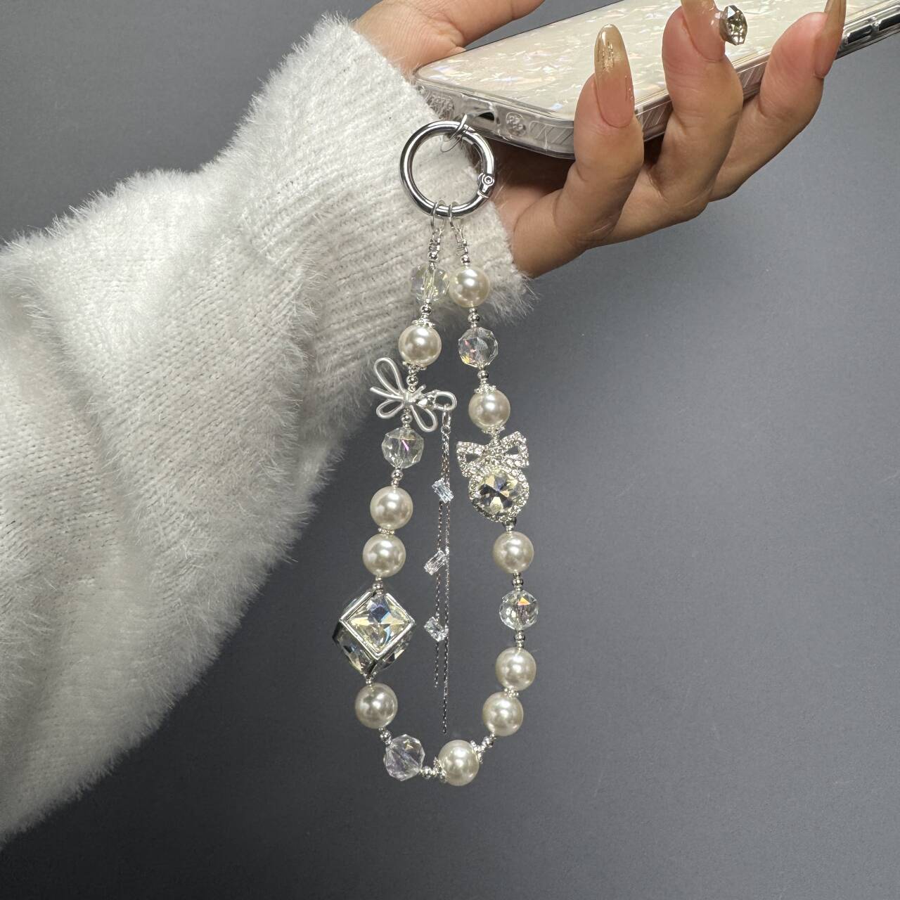 2025新款手机链原创手腕挂绳相机挂件高级感链条流苏挂链短款挂饰