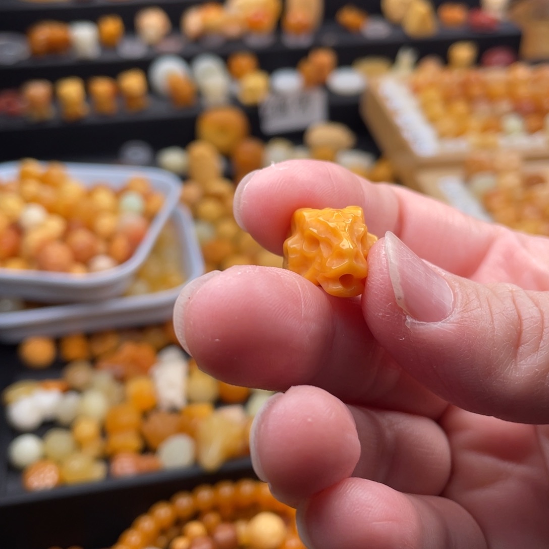 石英质玉（缅黄）颈饰未镶嵌?*戏