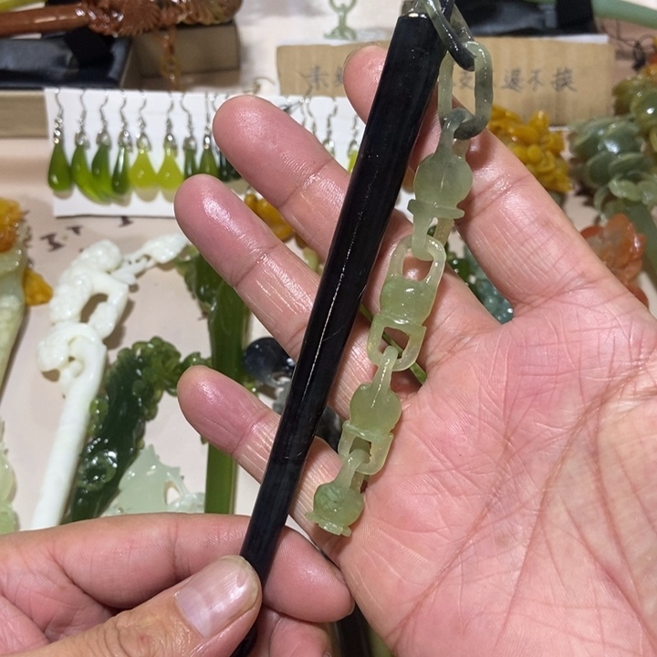 蛇纹石玉发簪未镶嵌乐****?