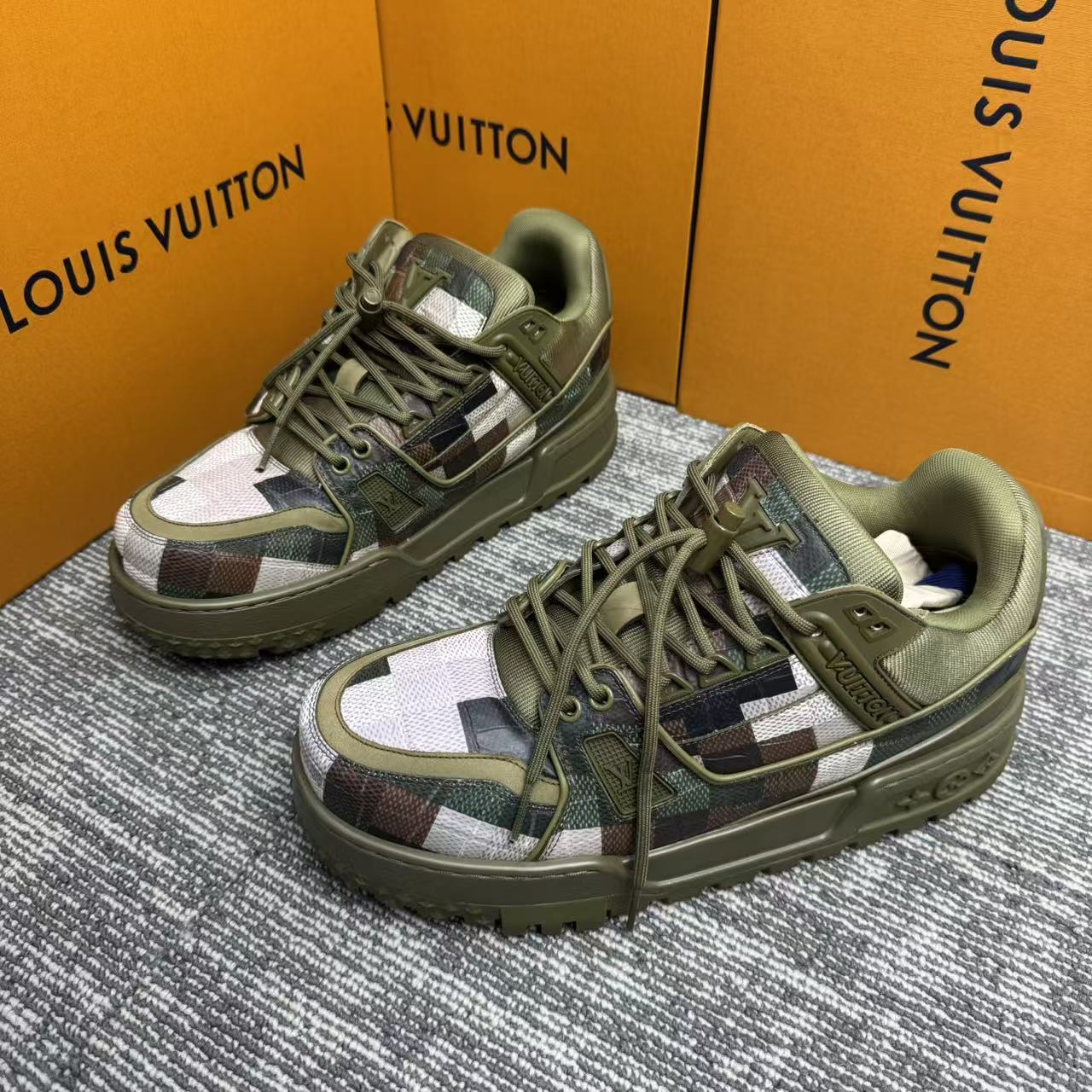 未使用 LouisVuitton/路易威登 绿色皮革棋盘格tr胖丁板鞋/41.5码