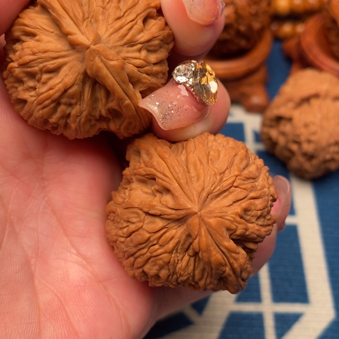 仲***！文玩核桃吊坠南疆