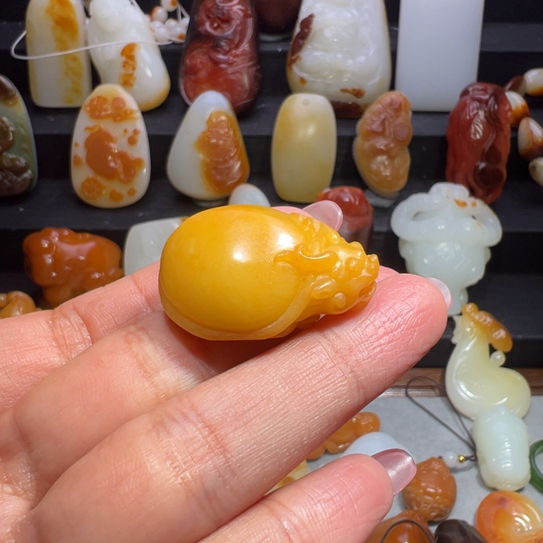 和田玉颈饰未镶嵌悉*