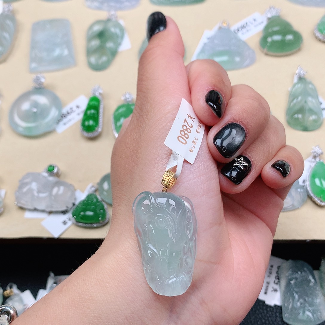 翡翠颈饰18K金镶嵌象神