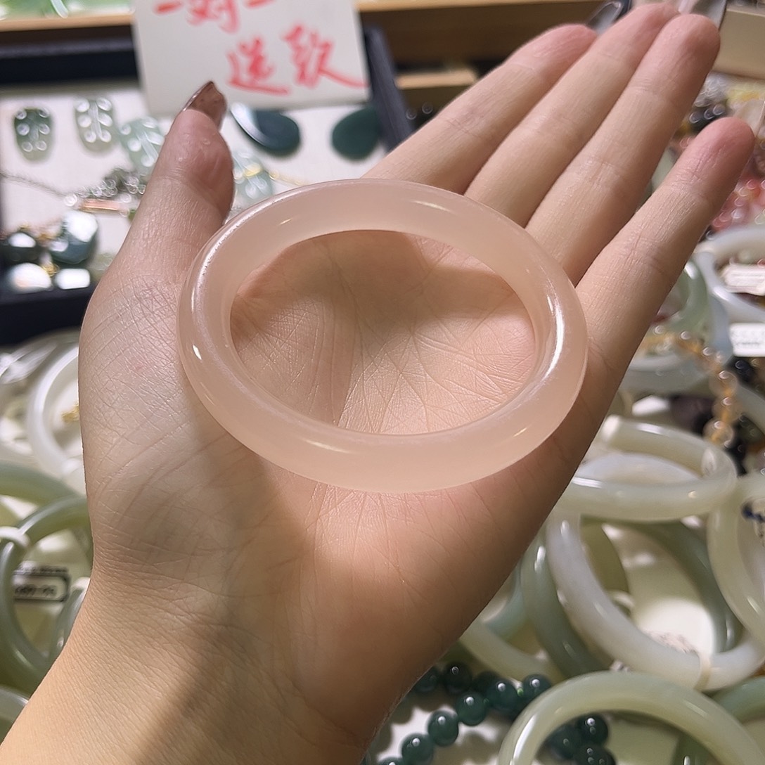 响****石英质玉未镶嵌手镯
