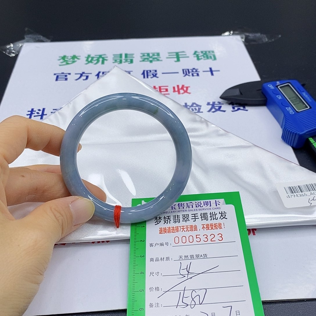 翡翠手镯未镶嵌翡翠手镯