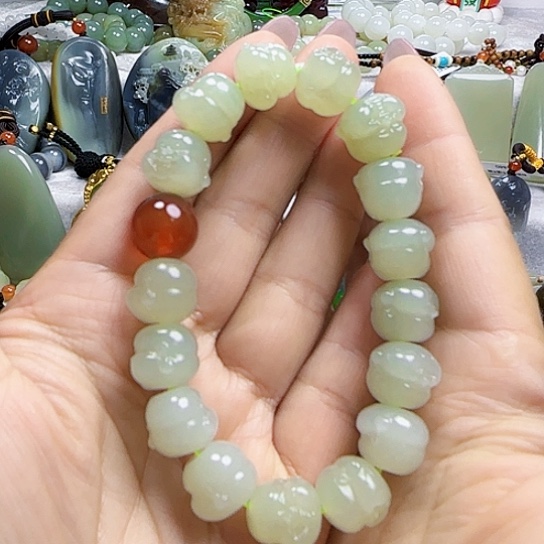 和田玉颈饰未镶嵌