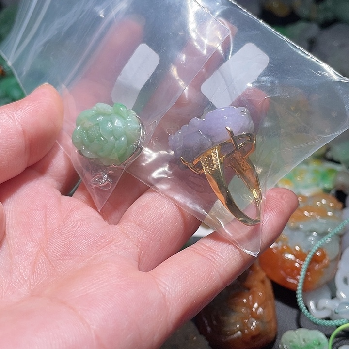 颈饰未镶嵌翡翠若*天