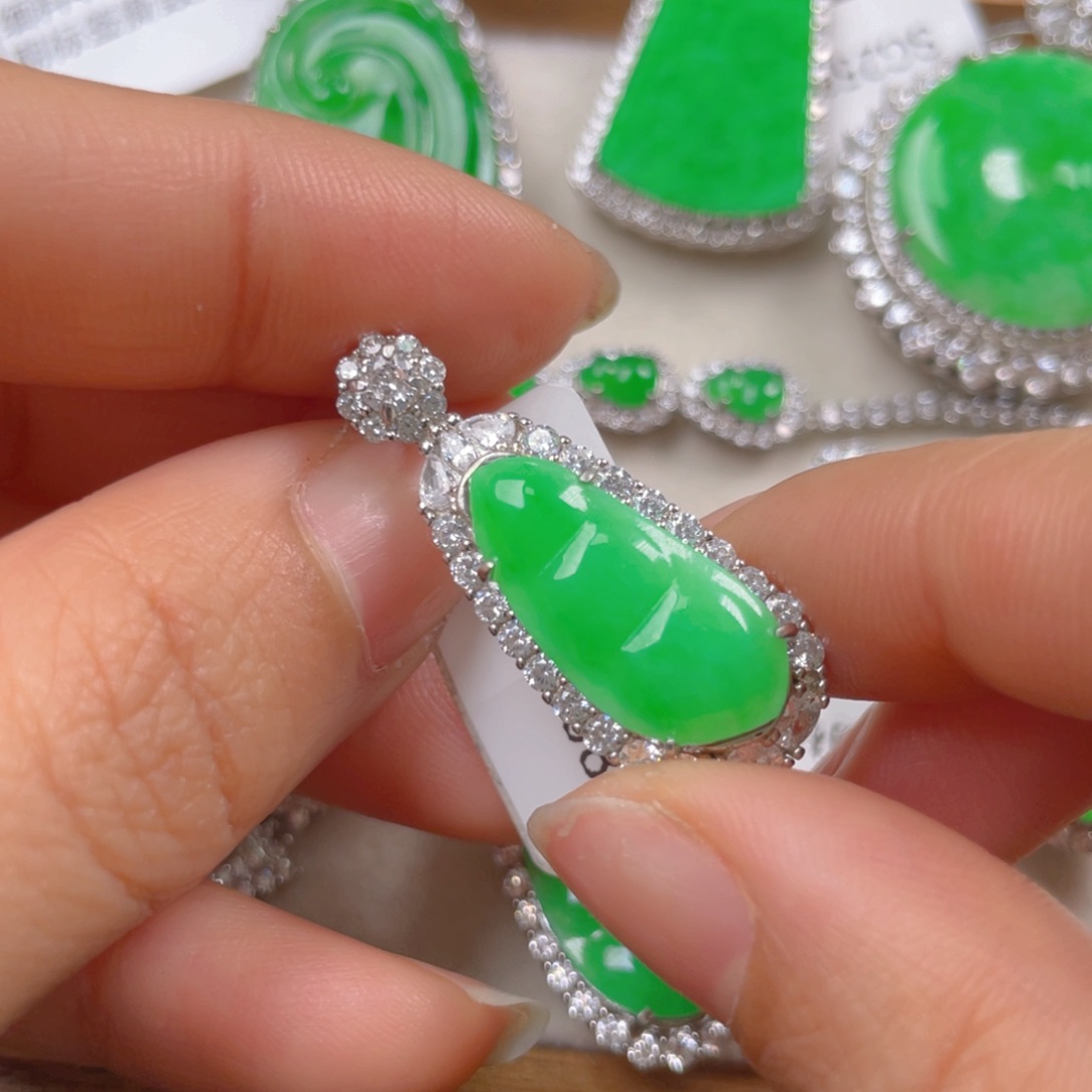 翡翠颈饰银S925镶嵌翡翠