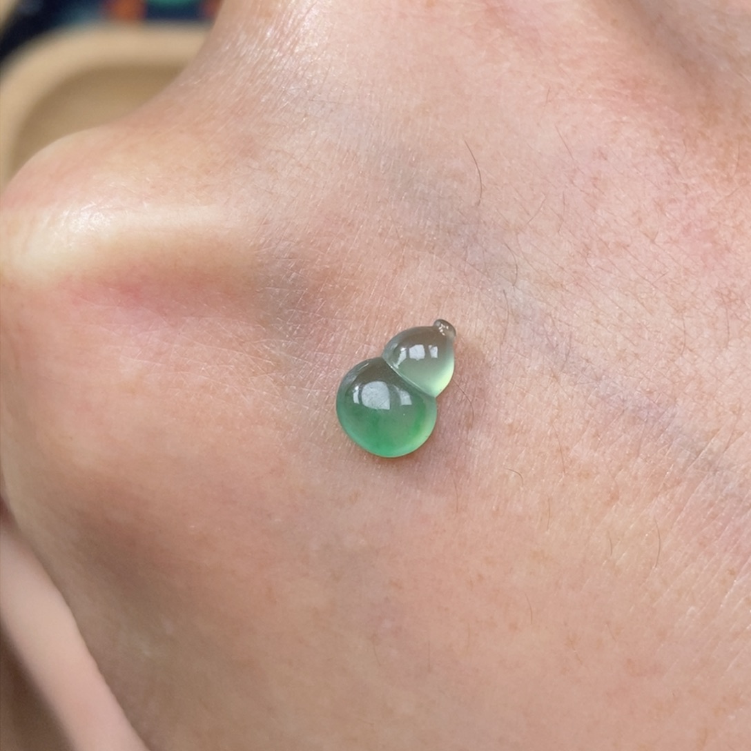 翡翠颈饰未镶嵌葫芦