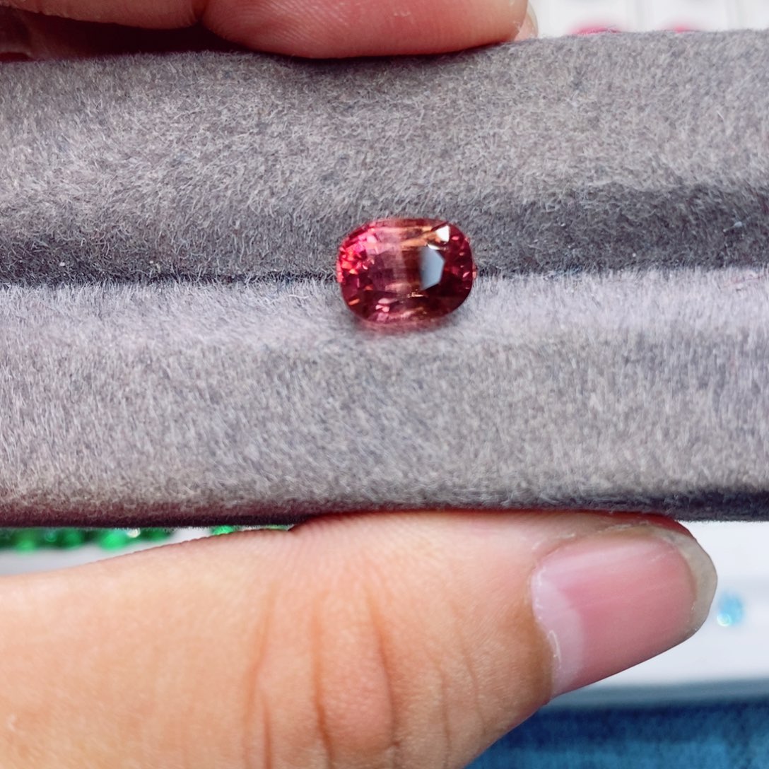 碧玺裸石未镶嵌碧玺3.2克拉