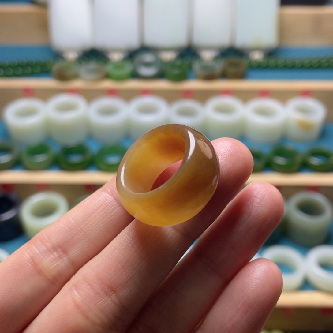 云***风和田玉未镶嵌戒指