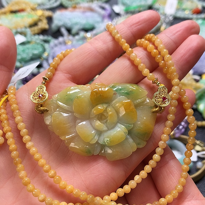 翡翠颈饰未镶嵌吊坠