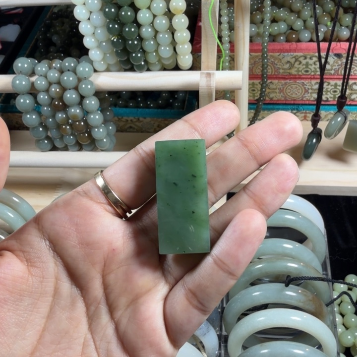 无***辈和田玉（糖玉）未镶嵌手链