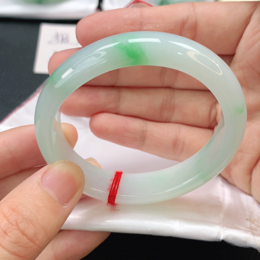 翡翠未镶嵌手镯贵妃52.8