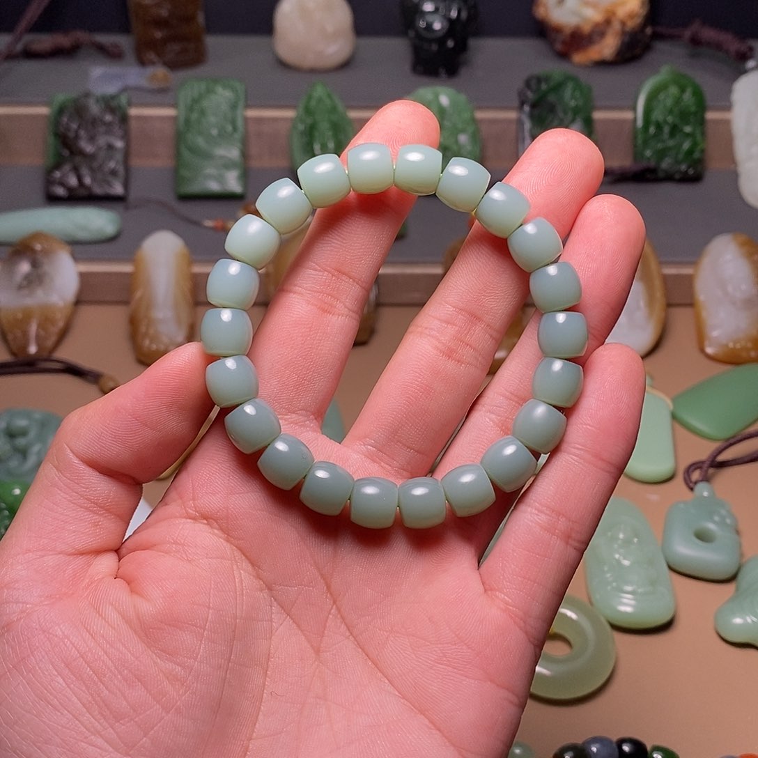 和田玉颈饰未镶嵌鸭蛋青瓷蓝手串