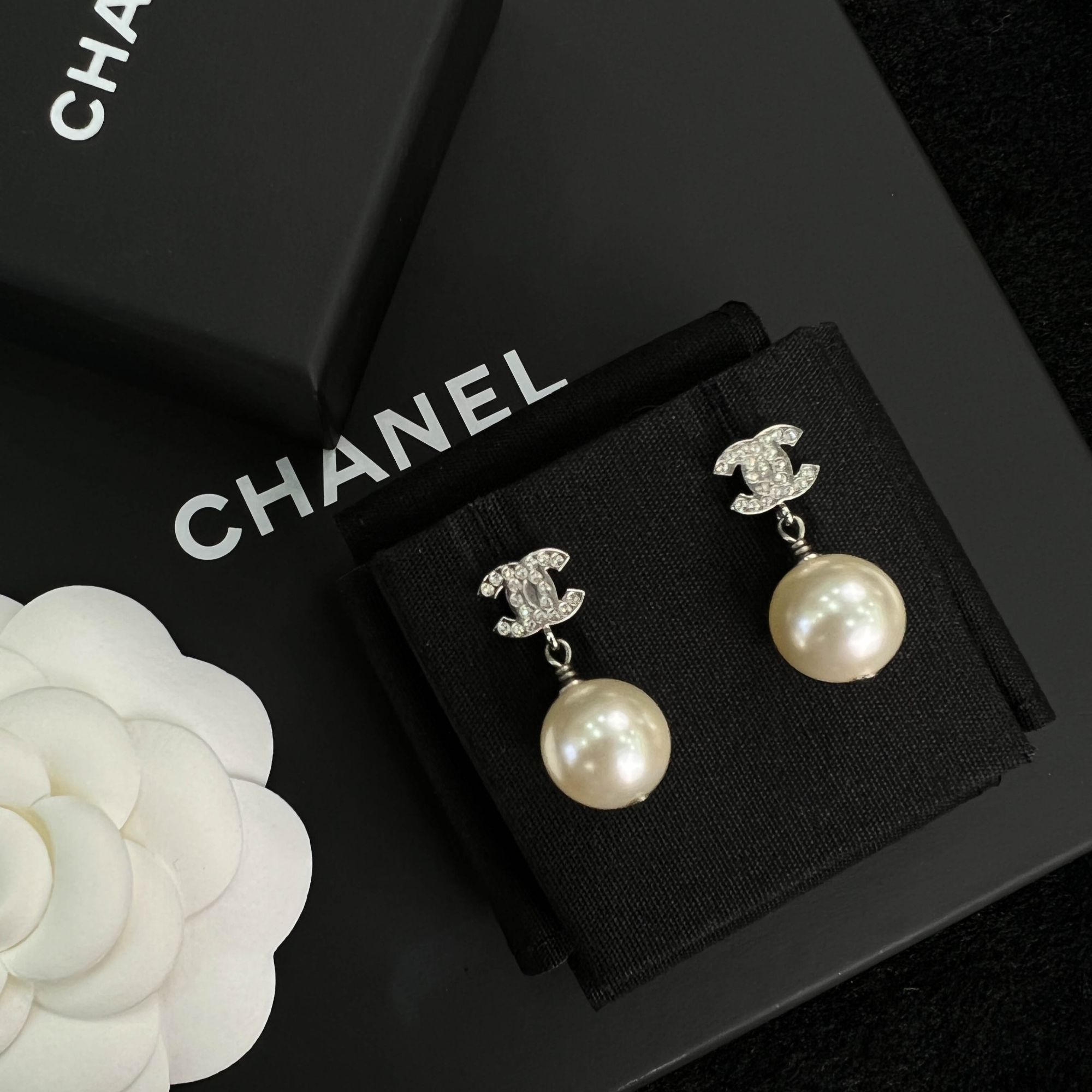 99新 Chanel/香奈儿 FL 经典双C银色镶钻珍珠耳环S6069