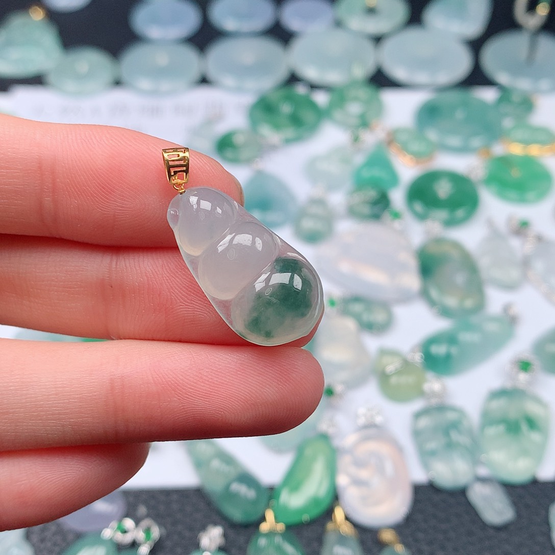 翡翠颈饰18K金镶嵌天然翡翠