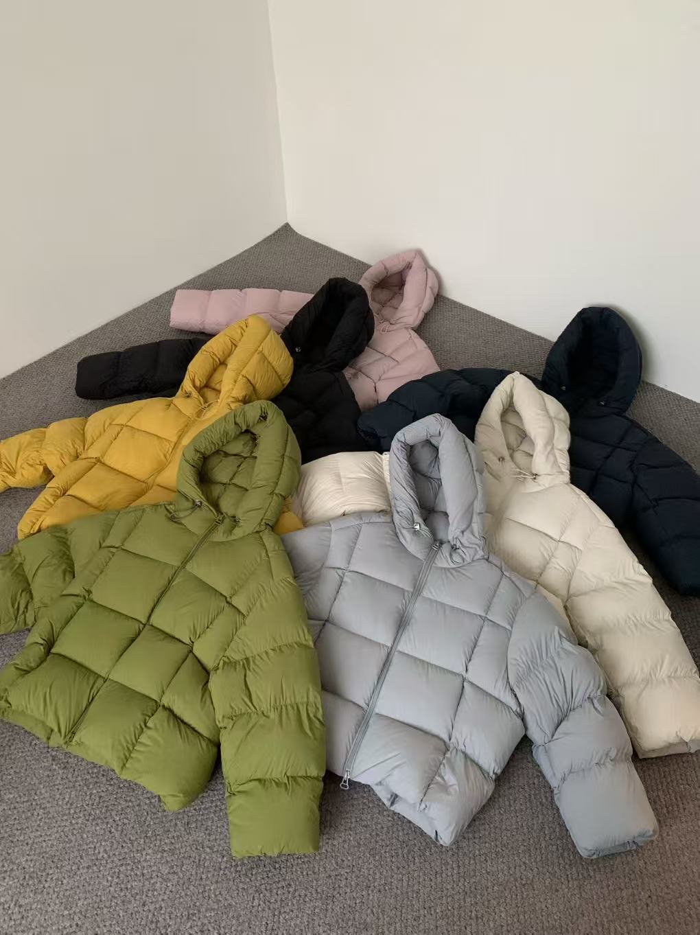 【安心绒】新国标90白鸭绒259916“泡芙云朵”系列短款连帽加厚羽绒服