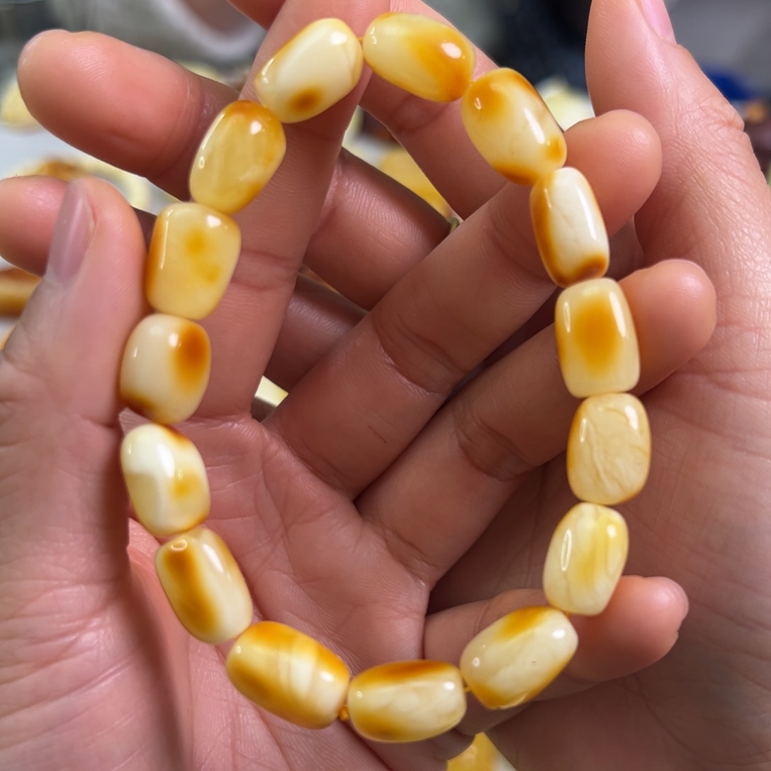 蜜蜡裸石未镶嵌蜜蜡