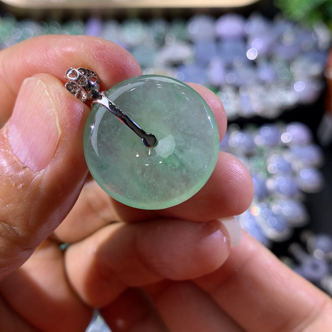 翡翠吊坠(不含链)18K金镶嵌