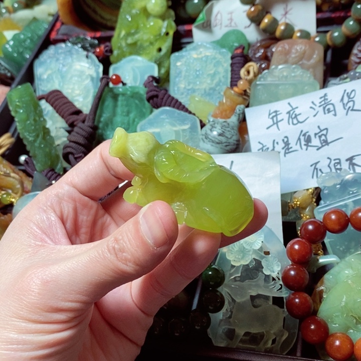 蛇纹石玉颈饰未镶嵌