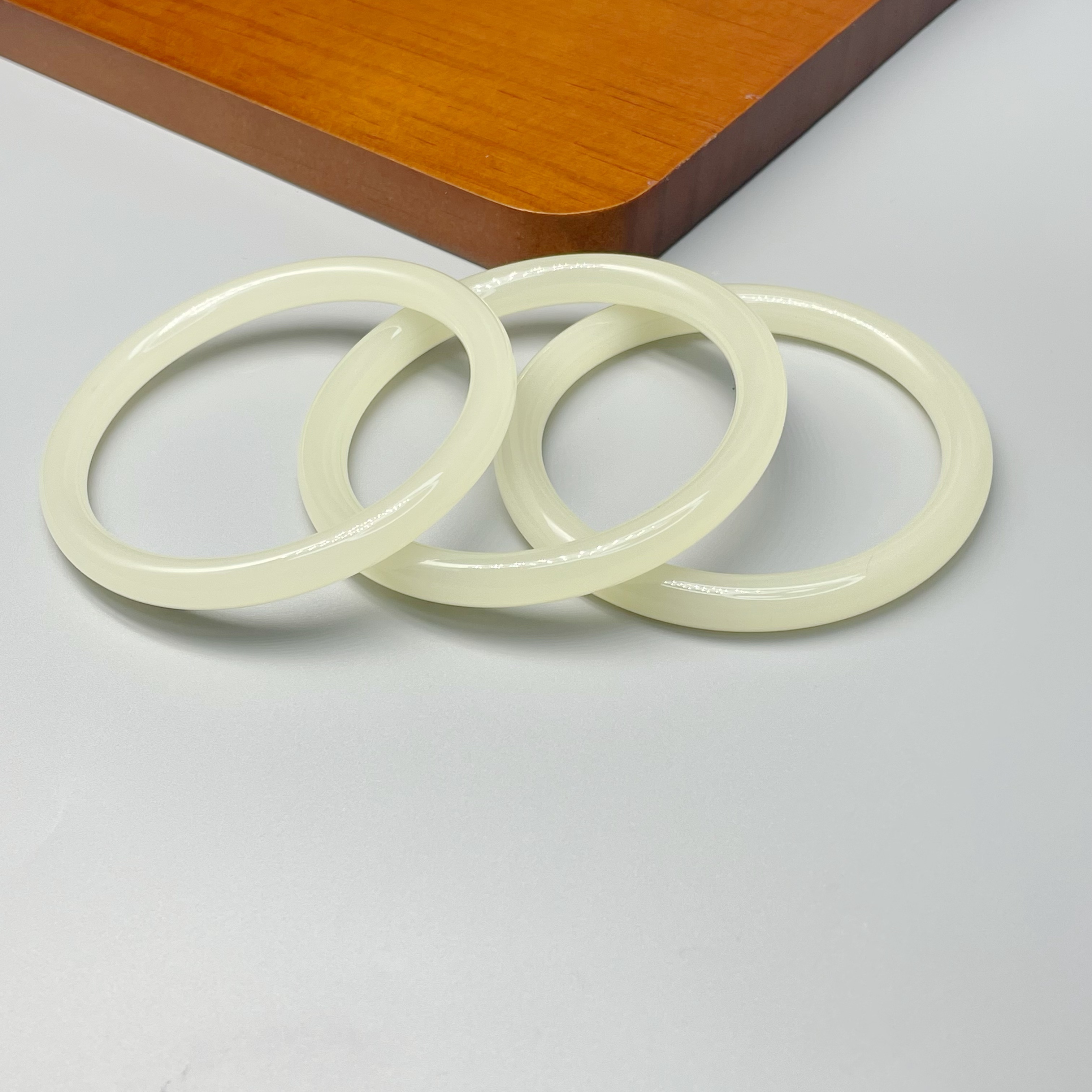 天然和田玉手镯青海料青白玉蜂蜜水美人条手镯X037