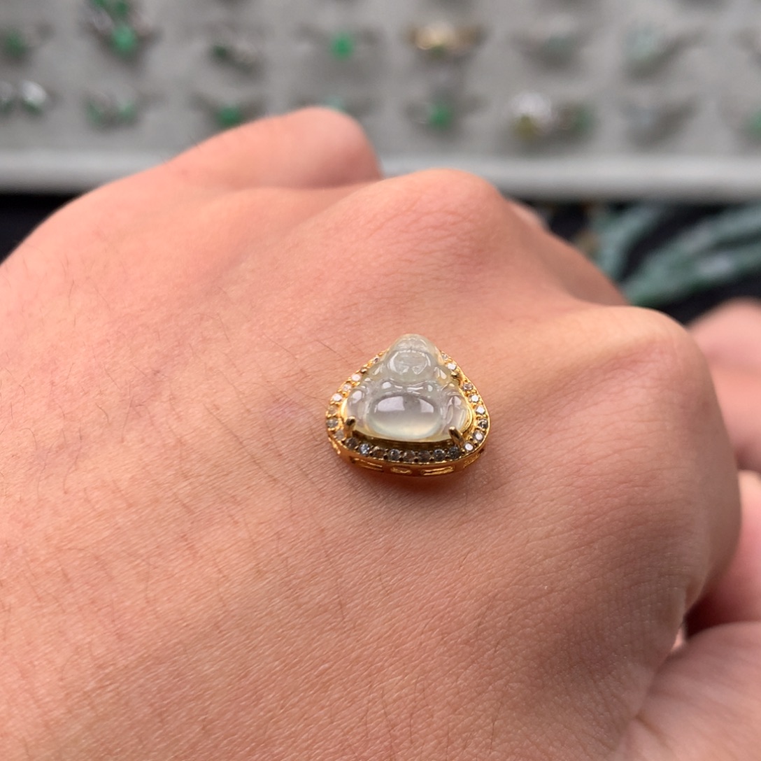 逃***包翡翠未镶嵌颈饰你是