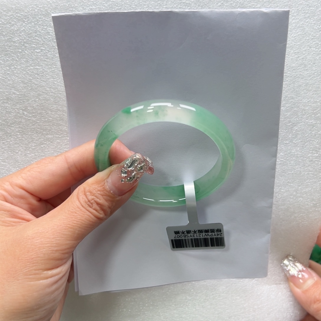 石英质玉手镯未镶嵌小**?➕佳佳54.1