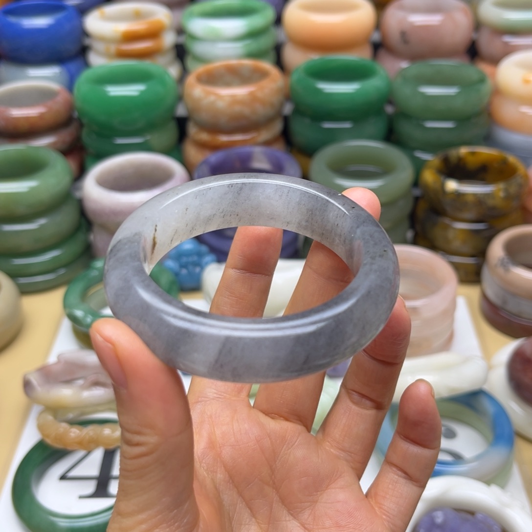 石英质玉未镶嵌手镯