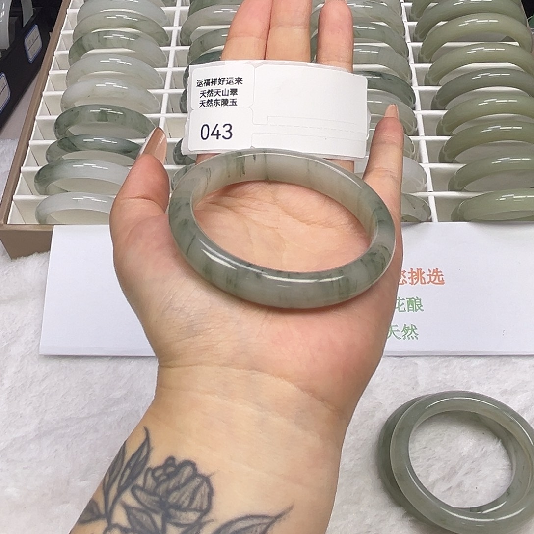 石英质玉未镶嵌手镯043