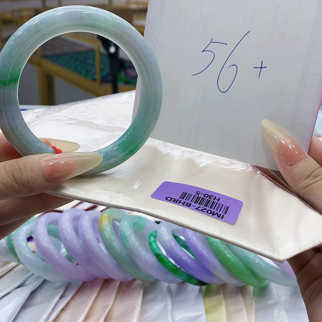 翡翠未镶嵌手镯bb