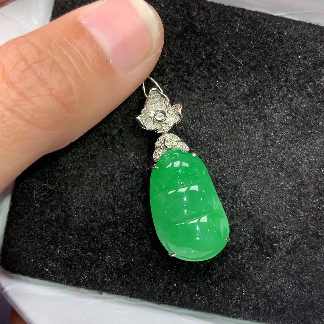 翡翠吊坠(赠链)18K金镶嵌