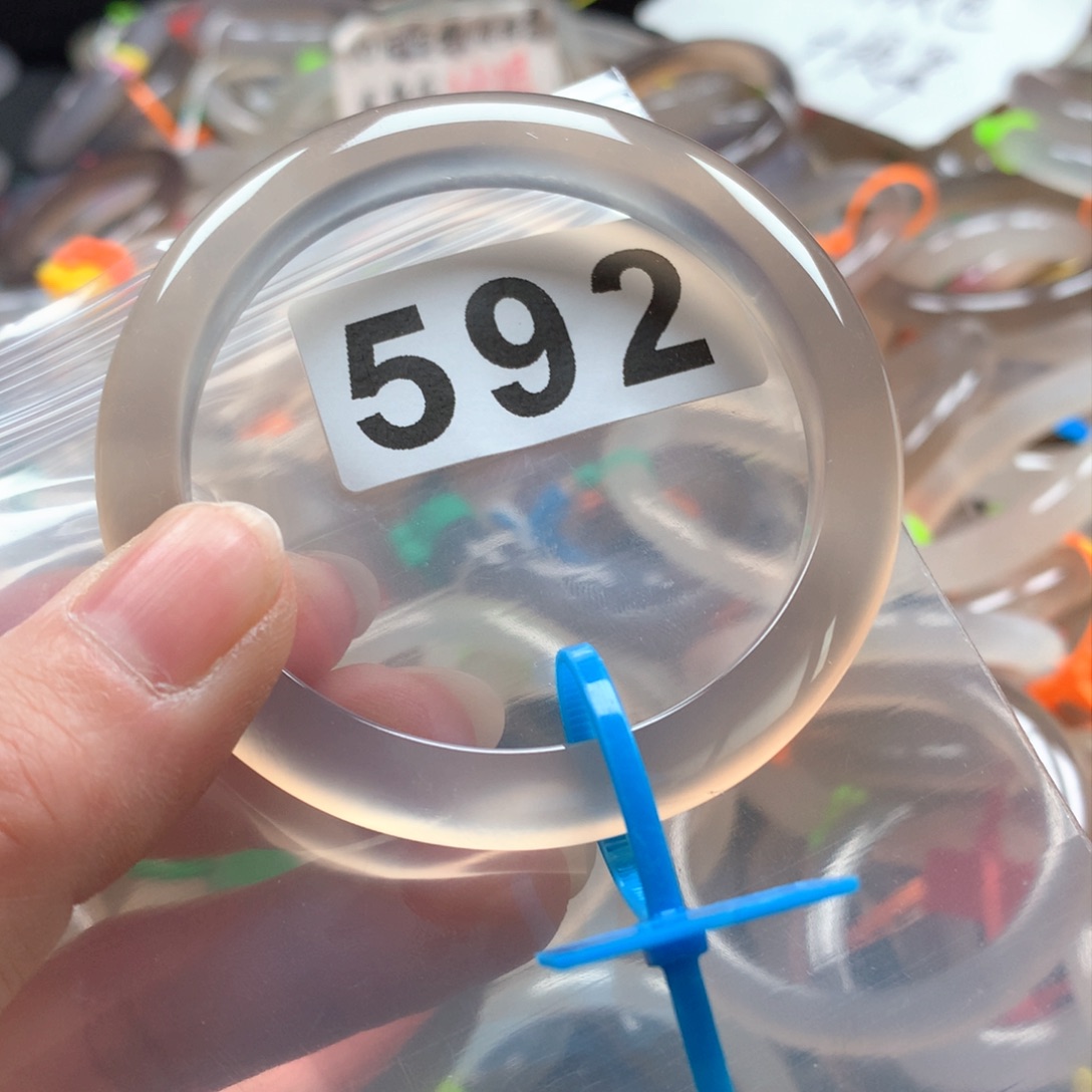 玛瑙/玉髓手镯未镶嵌V****a