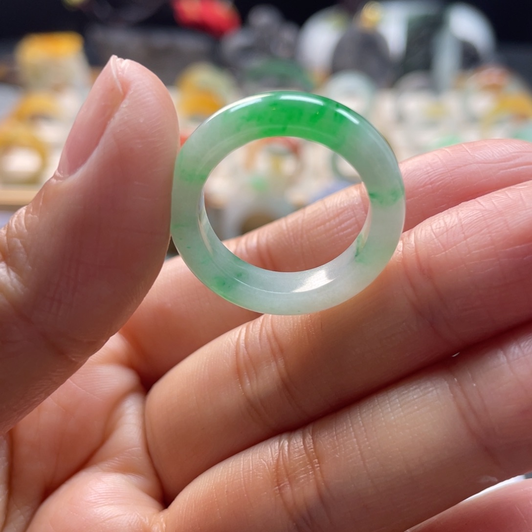 定制翡翠未镶嵌纹裂